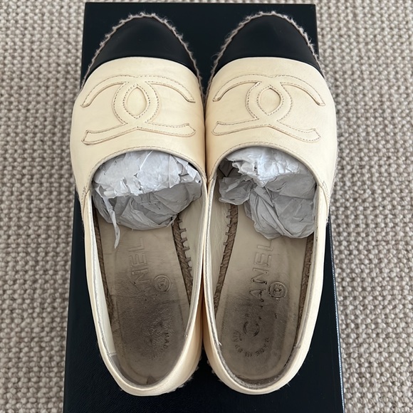 ***SOLD***Chanel lamb skin espadrilles - Picture 6 of 7